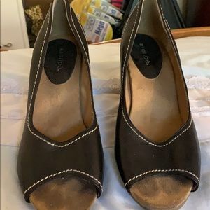 Black toe peep wedge